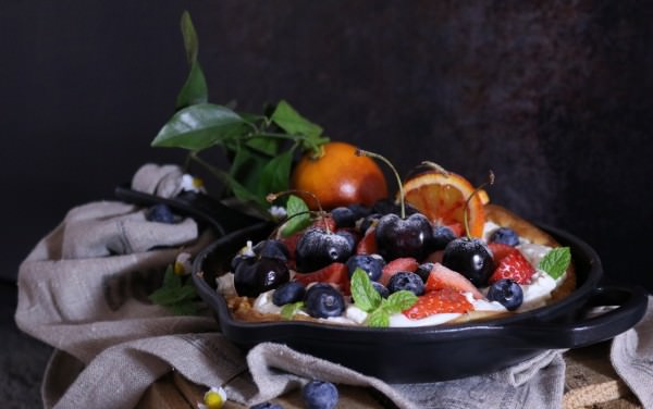 Panqueca de laranja sanguínea e frutos