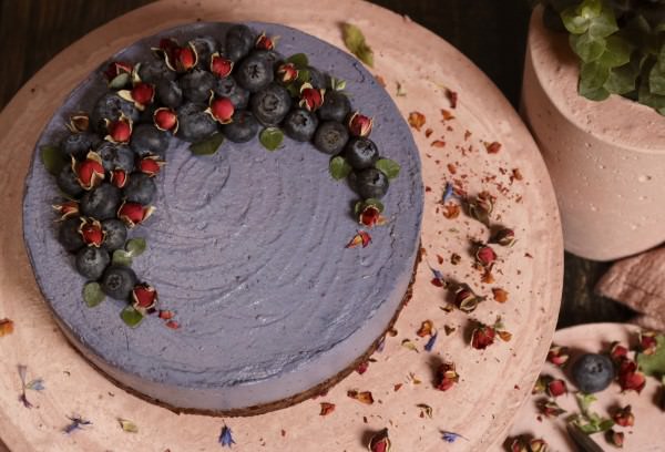 "Cheesecake" de caju e mirtilos