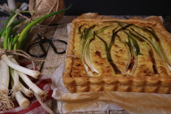 Quiche de atum, requeijão de cabra e cebolete