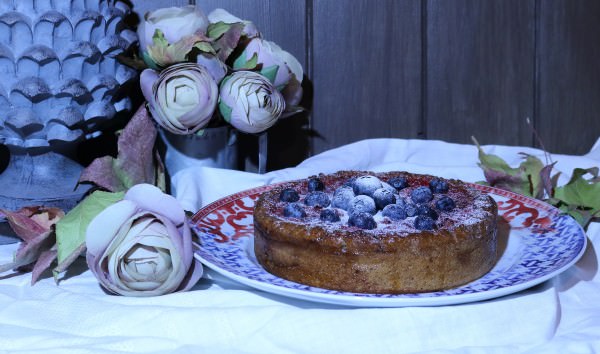 Bolo de pitaya e mirtilos